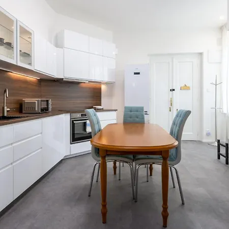 Palisady Charm - Stylish High Ceiling, Downtown, Parking Apartament