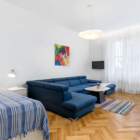 Apartment Palisady Charm - Stylish High Ceiling, Downtown, Parking