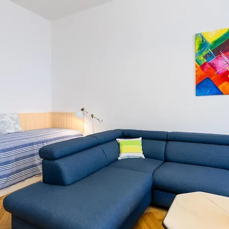 Apartment Palisady Charm - Stylish High Ceiling, Downtown, Parking *