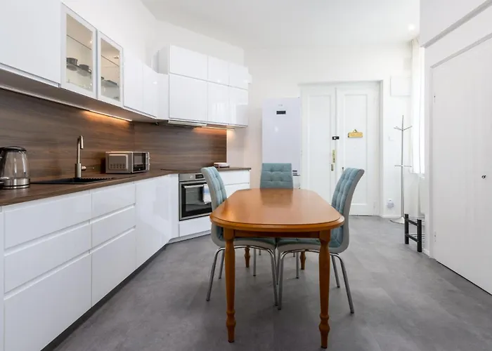 Palisady Charm - Stylish High Ceiling, Downtown, Parking Apartmán