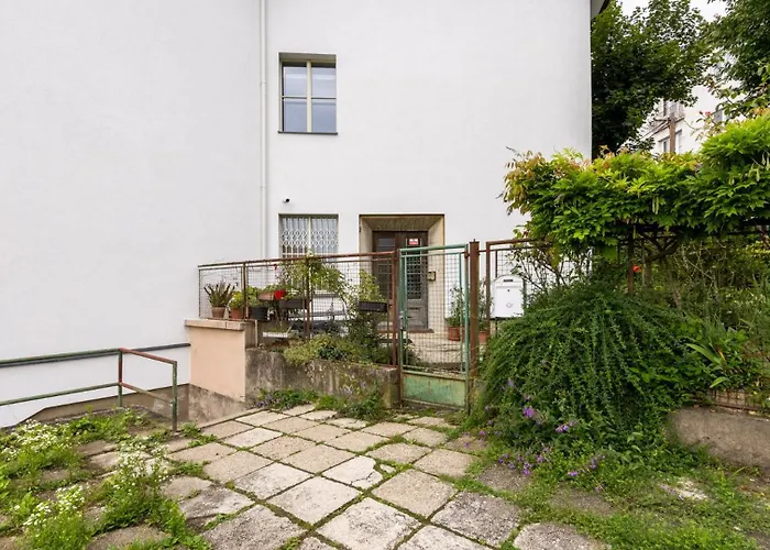 Palisady Charm - Stylish High Ceiling, Downtown, Parking Apartman