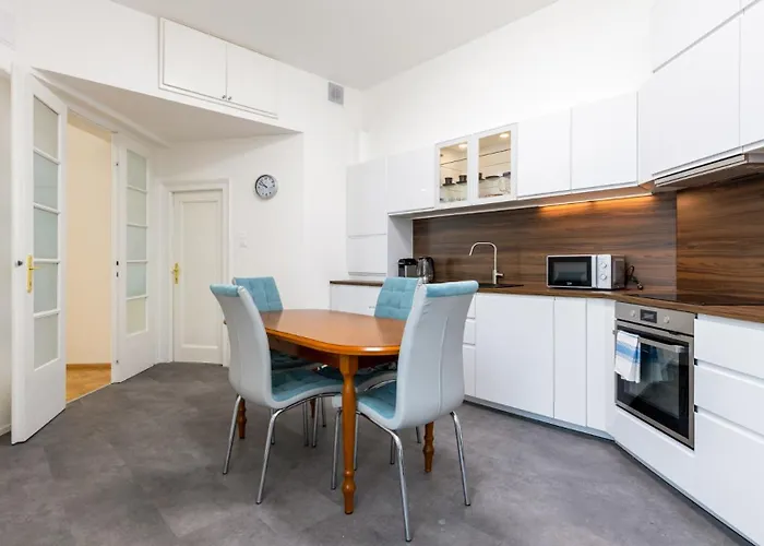 Palisady Charm - Stylish High Ceiling, Downtown, Parking *